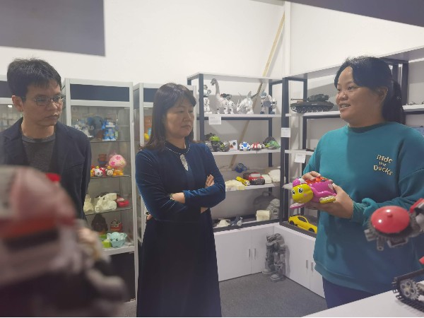市贸促会程会长莅临丝瓜视频下载地址设计参观
